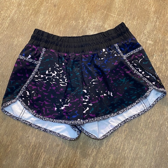 Lululemon 🍋 Trackers Shorts 4” - Picture 2 of 2